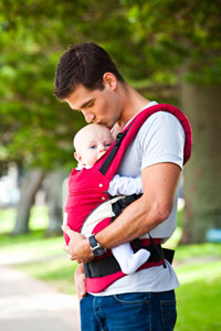 Die Manduca Babytrage im Einsatz auch beim Papa beliebt