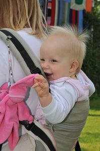 Babytrage Manduca als R&uuml;ckentrage
